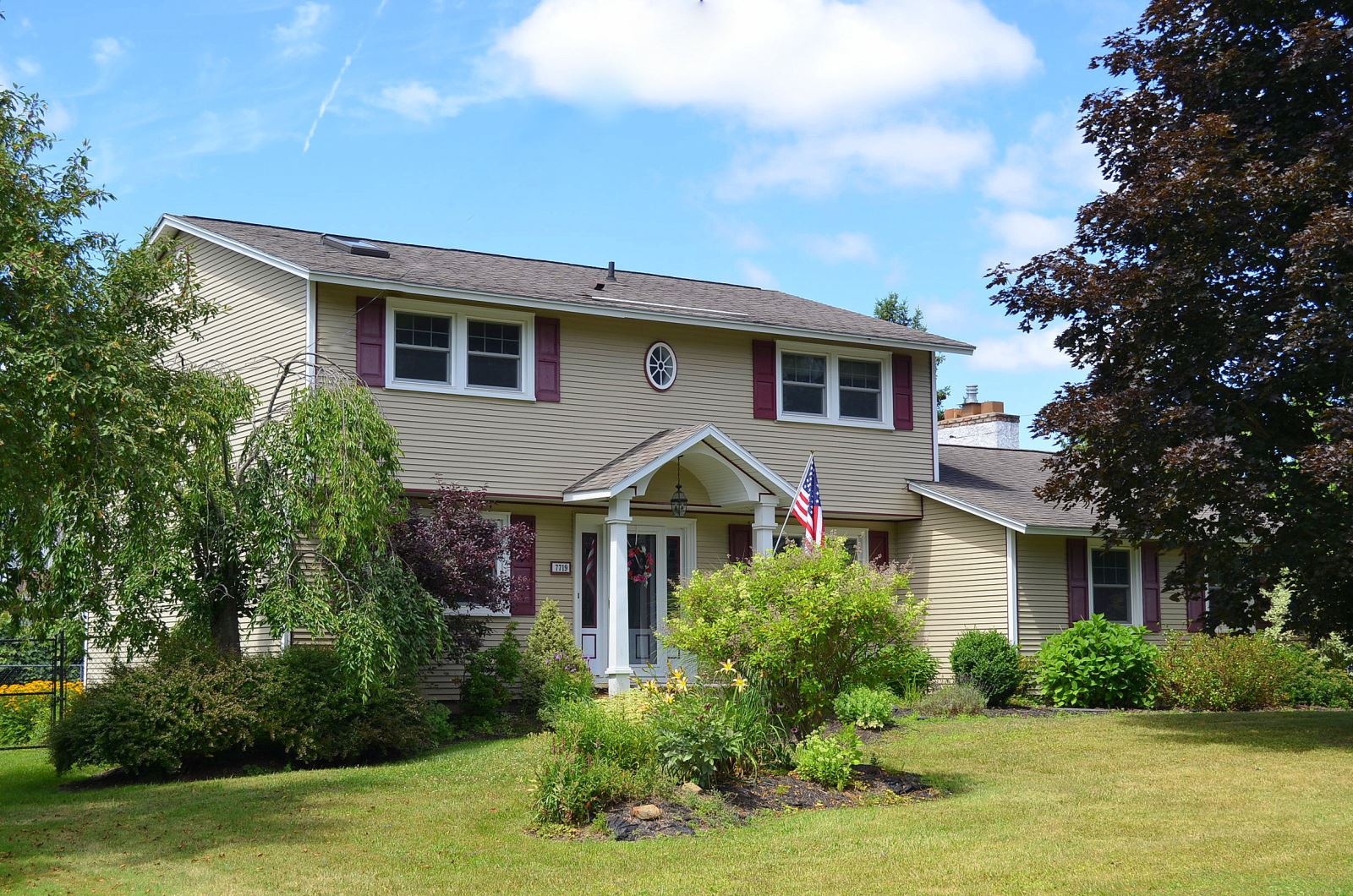 Irongate Neighborhood Liverpool NY Real Estate 4 Bedroom Colonial Central NY Real Estate